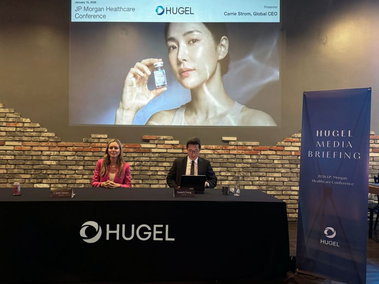 캐리 스트롬 휴젤 글로벌 CEO(왼쪽)과 장두현 휴젤 한국 CEO가 14일(현지시간) 미국 샌프란시스코에서 ‘JP모건 헬스케어 콘퍼런스’ 참가를 계기로 기자간담회를 개최했다. [휴젤 제공]