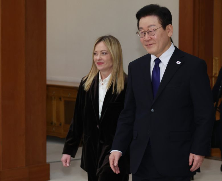 이재명 대통령과 조르자 멜로니 이탈리아 총리가 19일 청와대에서 열린 공식 오찬에 참석하고 있다. [연합]