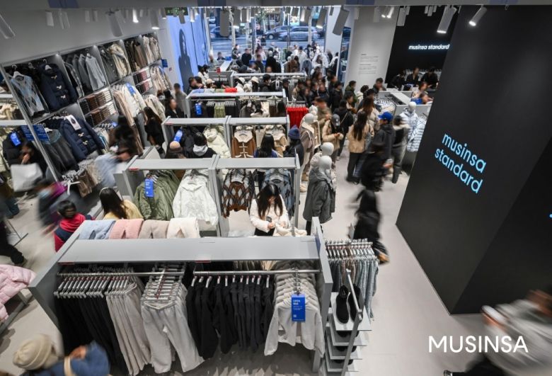 무신사 스탠다드 상하이 화이하이 백성점 방문객 [무신사 제공]