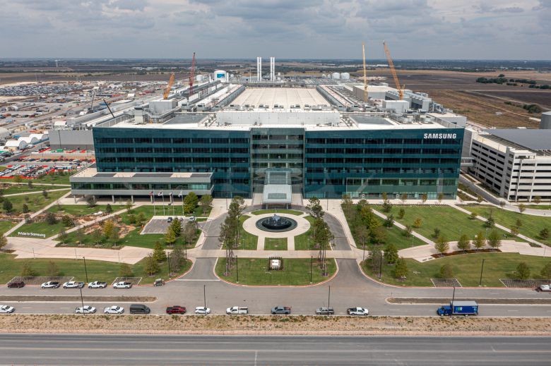 도널드 트럼프 미국 대통령이 소셜미디어를 통해 자신을 ‘관세 전문가’로 내세우는 이미지와 문구를 잇달아 공개했다. [트럼프 대통령 트루스소셜 계정]