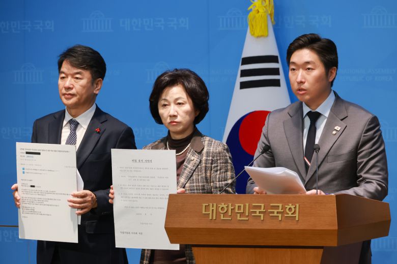 독립기념관 이사인 더불어민주당 문진석(왼쪽부터)·송옥주·김용만 의원 [연합]