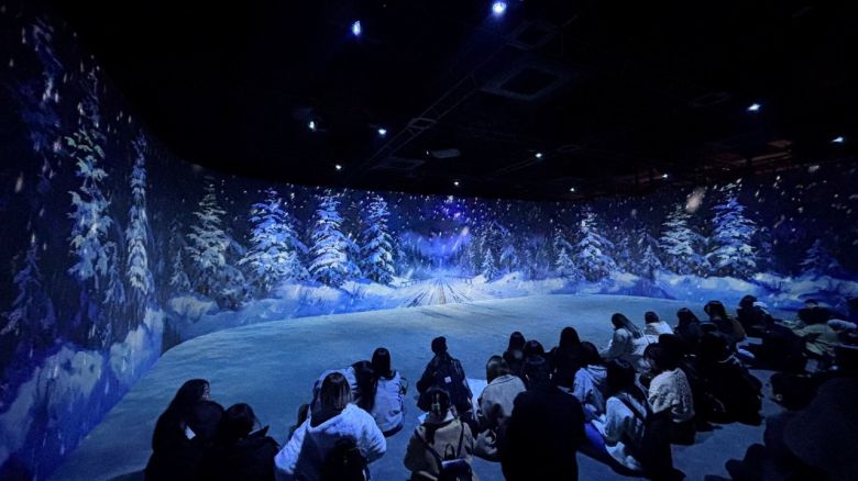 < 미스터리 수사반 X 픽셀리 : “더프리즘 展” 미디어 영상존>