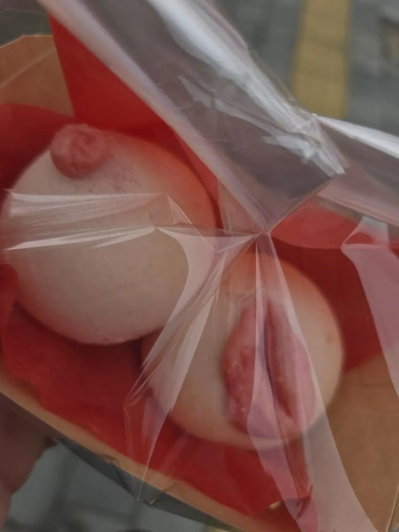 온라인서 논란이 되고 있는 파리바게뜨 ‘베리쫀득볼’. [온라인 커뮤니티 갈무리]