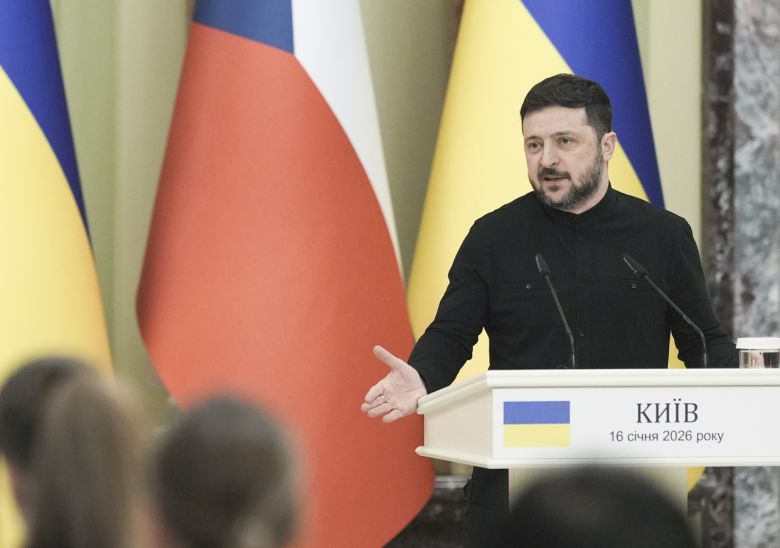 볼로디미르 젤렌스키 우크라이나 대통령이 지난 16일(현지시간) 키이우에서 페트르 파벨 체코 대통령과 회담 후 열린 공동 기자회견에서 발언하고 있다. [EPA]