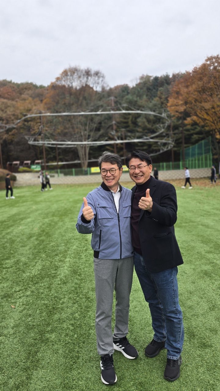 정원오 성동구청장(왼쪽)과 함께 한 유보화 전 성동구 부구청장