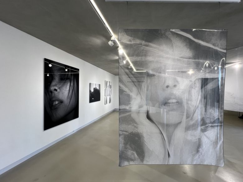 제니의 첫 사진전 ‘제니 포토 엑시비션 J2NNI5(JENNIE PHOTO EXHIBITION ’J2NNI)’/고승희 기자