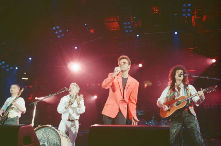 1992년 퀸(Queen)의 프레디 머큐리(Freddie Mercury) 추모 콘서트에서 그가 부른 ‘섬바디 투 러브’(Somebody to Love) 영상은 현재까지도 회자되는 전설적인 라이브로 남아 있다. 기술적으로도 훌륭하고, 곡이 요구하는 감정의 깊이와 무게를 감당해내는 목소리. 그날 무대에서 조지 마이클은 팝스타도 아이콘도 아닌 한 명의 보컬리스트이자 음악가로 서 있었다. [게티이미지/Photo by Mirrorpix]