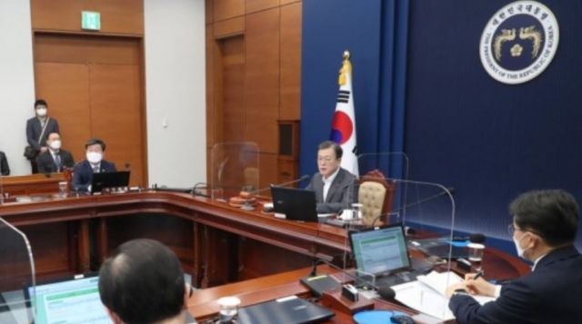 국무회의 주재한 문 대통령. 사진=연합뉴스 제공