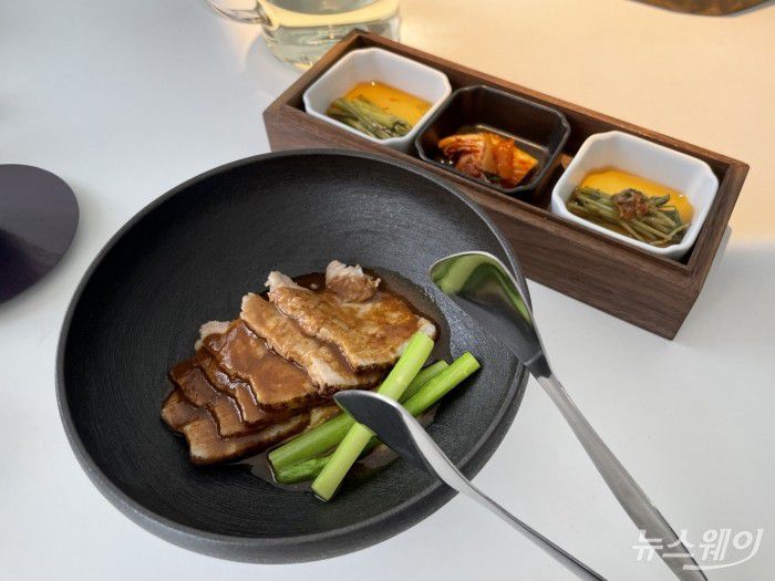 메인 요리 '푼주 보쌈'. 사진=김민지 기자 kmj@newswa.co.kr