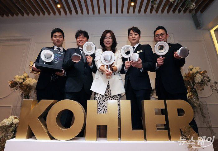 키친 앤 바스 브랜드 콜러가 1일 오후 서울 강남 더클래스청담에서 신제품 '스테이트먼트&앤썸' 샤워링 컬렉션 런칭 기념행사 진행한 가운데 박선영 콜러코리아 총괄이사가 신제품을 소개하고 있다. 사진=이수길 기자 Leo2004@newsway.co.kr