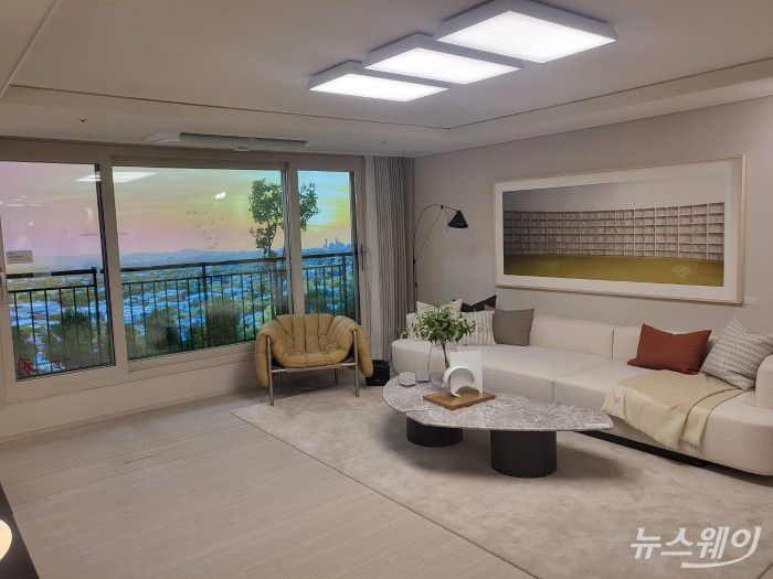 상도 푸르지오 클라베뉴 거실. 사진= 주현철 기자