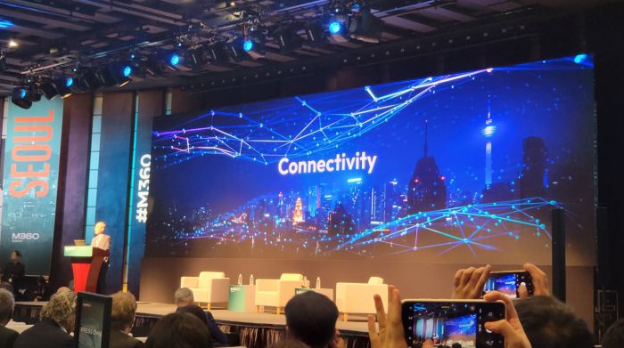 김영섭 KT 대표이사가 7일 서울 중구 웨스틴조선호텔에서 열린 세계이동통신사업자연합회(GSMA) '모바일360 아시아태평양'(M360 APAC) 콘퍼런스 기조연설에서 발언하고 있다. 사진=임재덕 기자