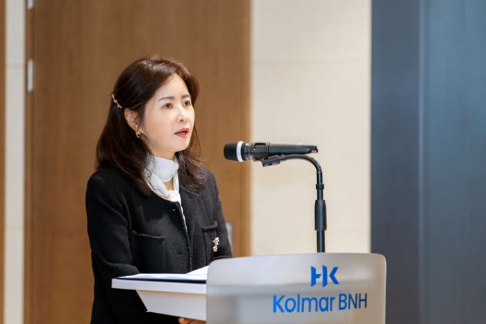 콜마홀딩스가 콜마비앤에이치 이사회 구성원 개편을 요구하면서 콜마그룹의 남매싸움이 발발햇다. 사진은 윤여원 콜마비앤에이치 대표. 사진=콜마비앤에이치 제공