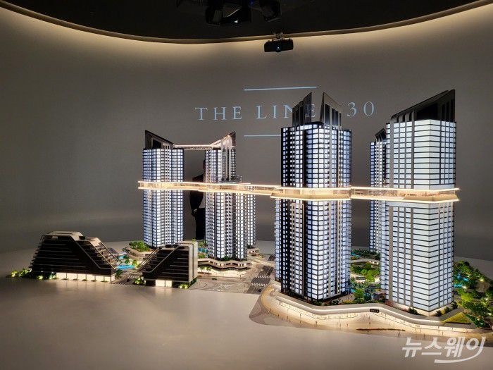 용산정비창 전면1구역 HDC현산 홍보관. 사진= 주현철 기자