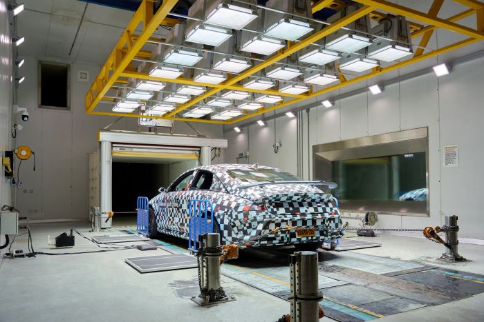 환경시험동 고온챔버에서 아이오닉 6 N 차량의 열관리 성능을 평가하는 모습. 사진=현대차그룹 제공