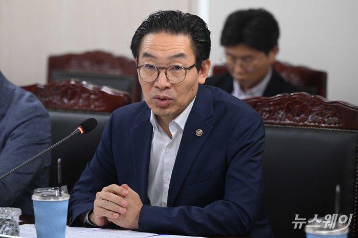 김완기 특허청장이 1일 오후 서울 중구 대중소기업농어업협력재단 대회의실에서 열린 중소기업 기술탈취 방지 간담회에서 모두발언을 하고 있다. 사진=강민석 기자 kms@newsway.co.kr