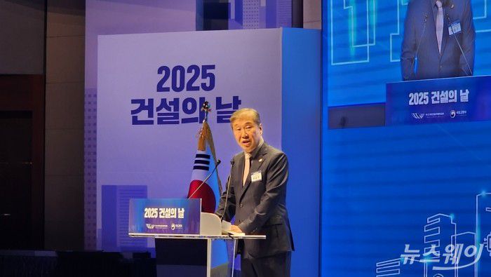 한승구 대한건설단체총연합회장이 27일 서울 건설회관에서 열린 '2025 건설의 날' 행사에서 인사말을 하고 있다. 사진=권한일 기자
