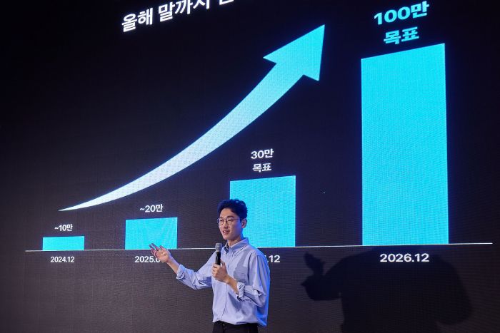 오규인 토스 부사장이 2일 오전 서울 강남구 에스제이쿤스트할레에서 기자간담회에서 '페이스페이' 서비스 전략을 발표하고 있다. 사진=토스 제공
