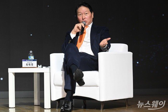 최태원 대한상공회의소 회장이 5일 오후 서울 중구 대한상공회의소에서 열린 '제4회 대한상공회의소-한국은행 세미나' 특별대담에서 발언을 하고 있다. 사진=강민석 기자 kms@newsway.co.kr