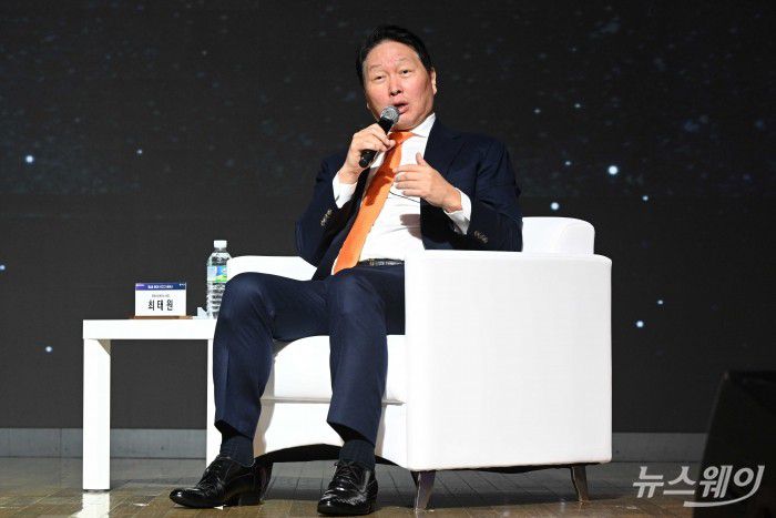 최태원 대한상공회의소 회장이 5일 오후 서울 중구 대한상공회의소에서 열린 '제4회 대한상공회의소-한국은행 세미나' 특별대담에서 발언을 하고 있다. 사진=강민석 기자 kms@newsway.co.kr