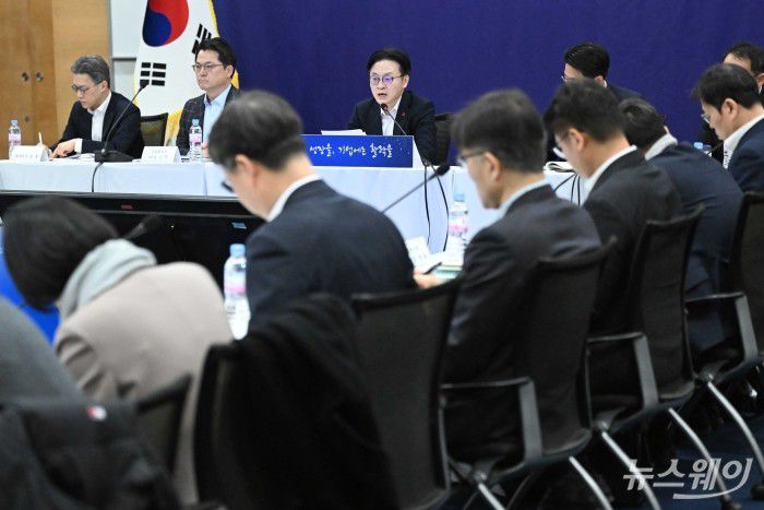 김정관 산업통상부 장관이 12일 오전 서울 중구 대한상공회의소에서 열린 산업분야에 대한 공공기관 업무보고에서 모두발언을 하고 있다. 사진=강민석 기자 kms@newsway.co.kr