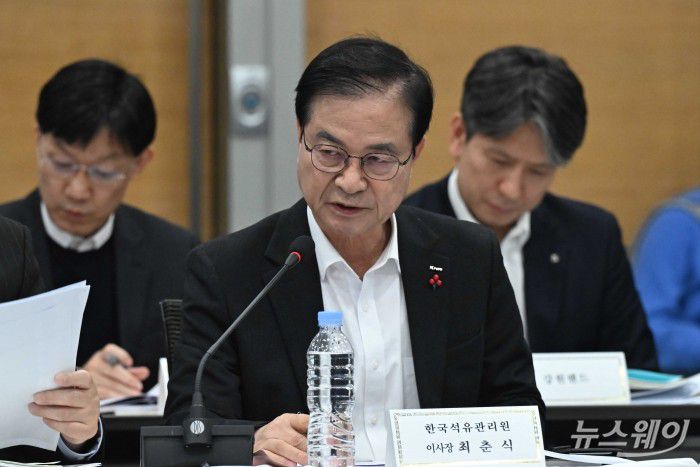 최춘식 한국석유관리원 이사장이 12일 오후 서울 중구 대한상공회의소에서 열린 자원·수출분야에 대한 공공기관 업무보고에서 발표를 하고 있다. 사진=강민석 기자 kms@newsway.co.kr