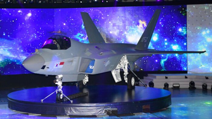 지난 4월 출고식 때 첫 선을 보인 한국형 전투기 KF-21 시제 1호기