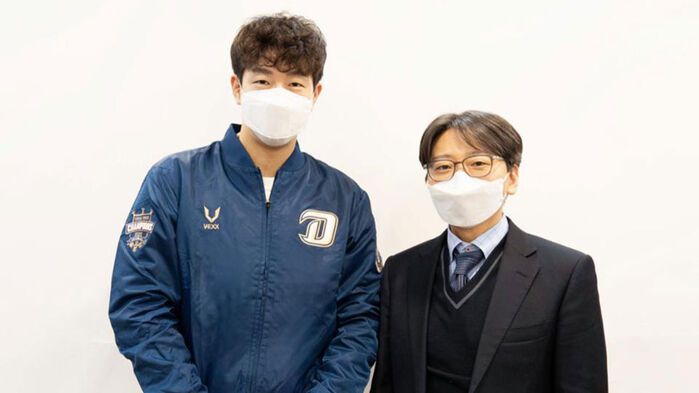 박건우(왼쪽)와 임선남 NC단장