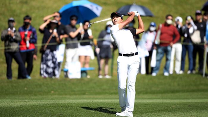 2번 홀 두 번째 샷 하는 김한별