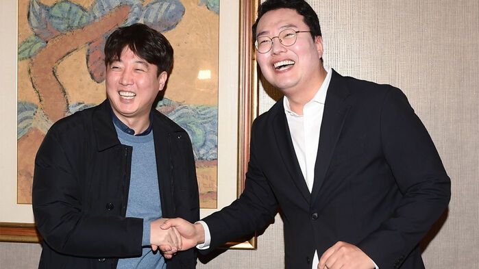 밝은 모습의 이준석, 천하람