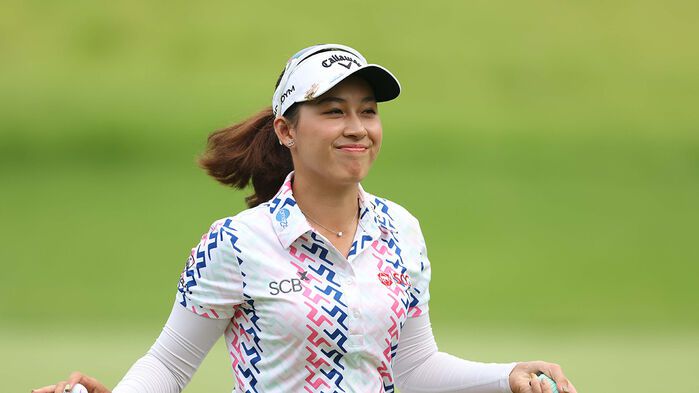 버디를 잡고 기뻐하는 티띠꾼