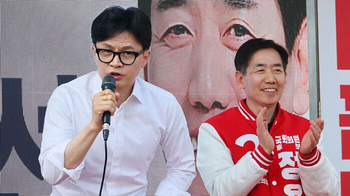 국민의힘 정용선 충남 당진 후보자(오른쪽) 지원 유세 나선 한동훈 비상대책위원장