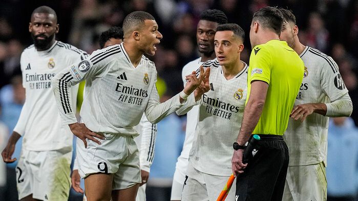 알바레스의 승부차기 킥 이후 항의하는 레알 마드리드 선수들