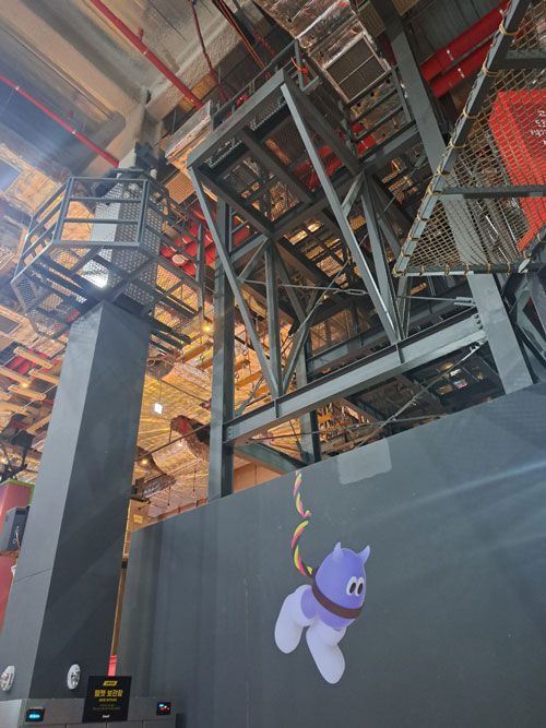 이용객 추락사고 발생한 스타필드 안성 내 번지점프 기구 (사진=경기도소방재난본부 제공, 연합뉴스)