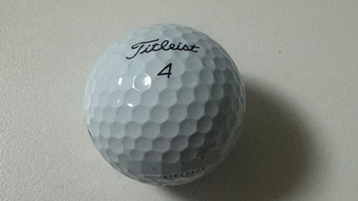 마라토너 얼굴 가격한 골프공