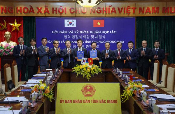 김태흠 충남도지사 박장성과 우호협력 협정 체결