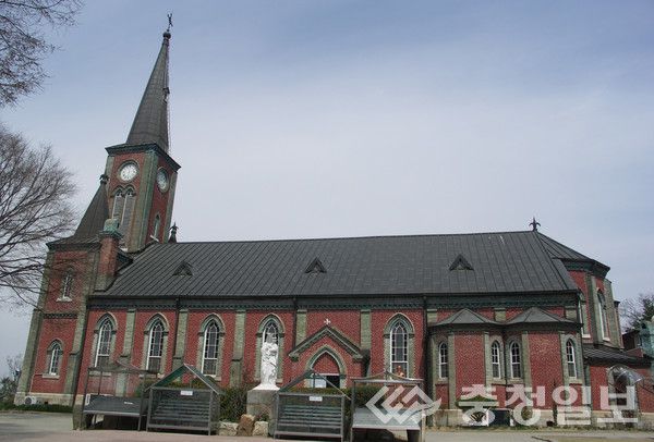 감곡매괴성모순례지성당 모습.