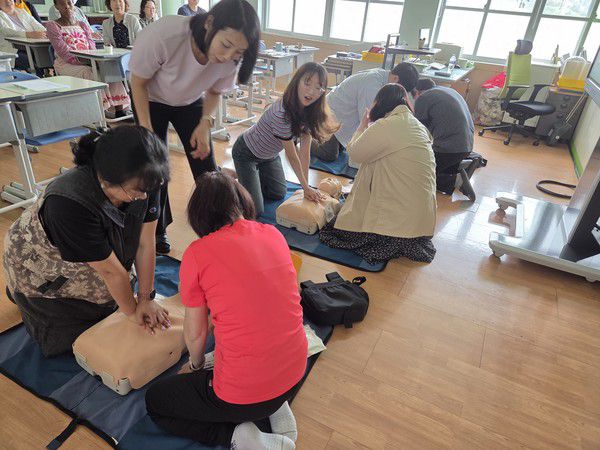 예산 삽교중, 생명을 살리는 4분의 기적, 교직원 심폐소생술 교육 실시