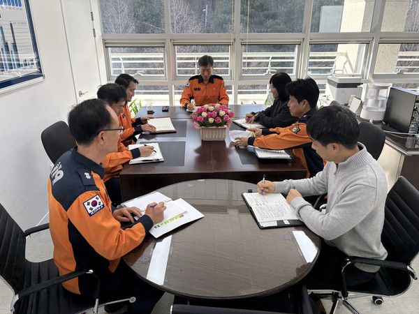 천안시_파견_공무원과_협업하는_모습