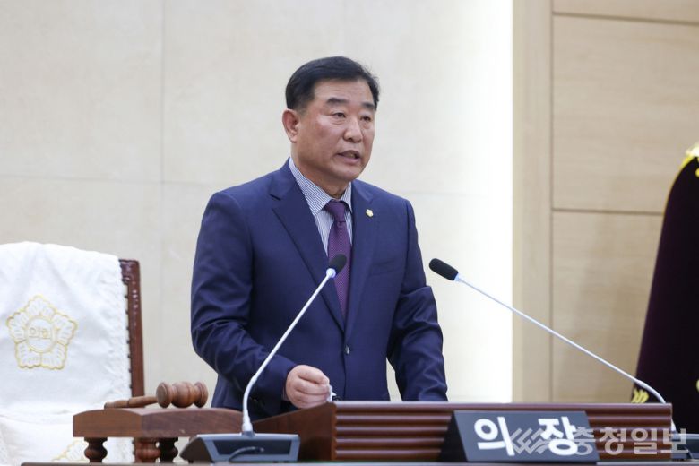 김범규 계룡시의회 의장이 제186회 임시회 개회식에서 발언하고 있다