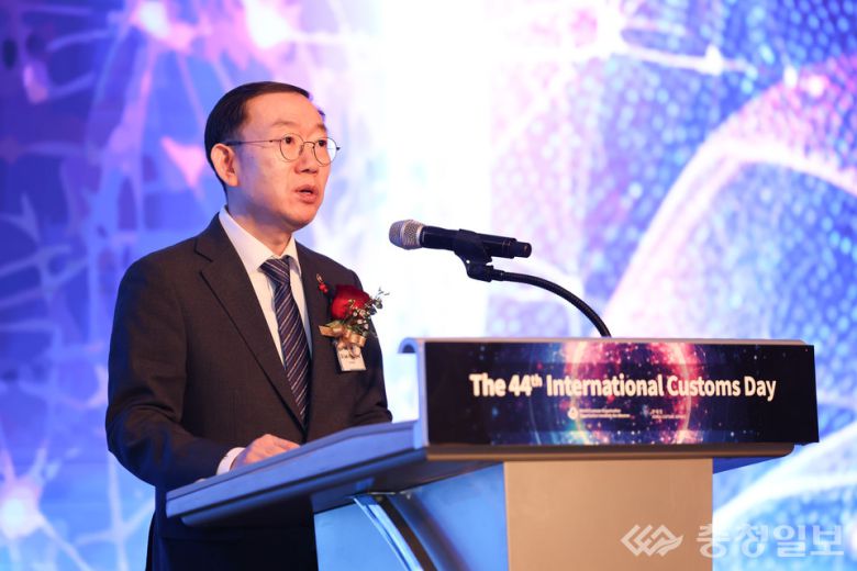 국제 관세의 날 행사에서 축사를 하고 있는 이명구 관세청장