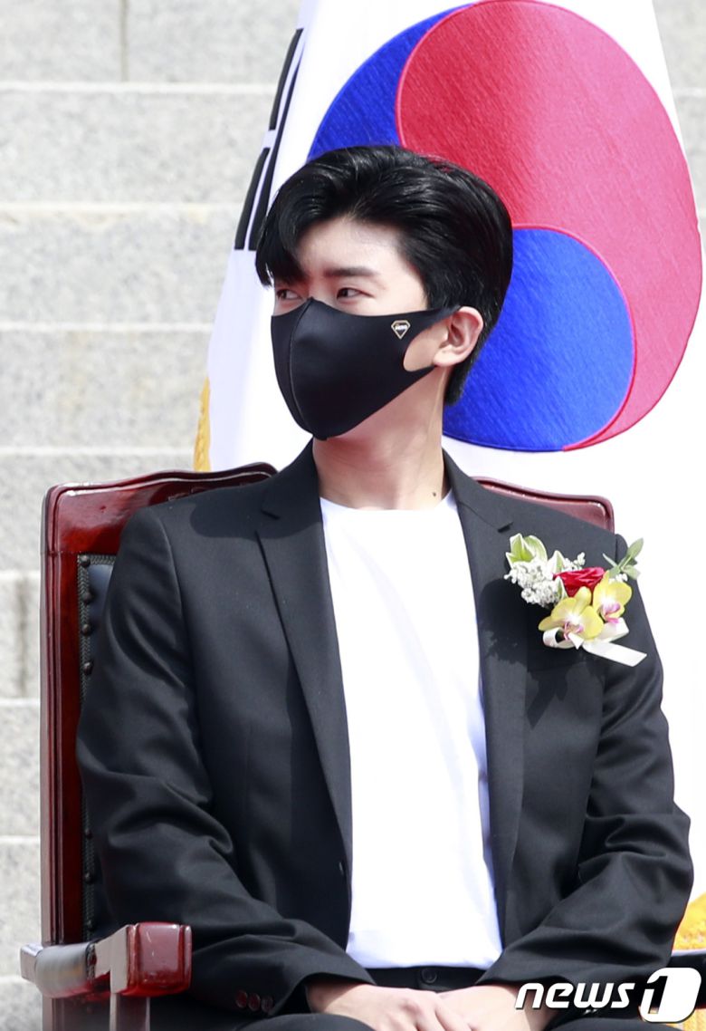 ‘미스터트롯’ 임영웅이 5일 오전 경기도 남양주 경복대학교 남양주 캠퍼스에서 열린 경복대학교 우당대상 수여식에 참석해 매력을 발산하고 있다. © News1