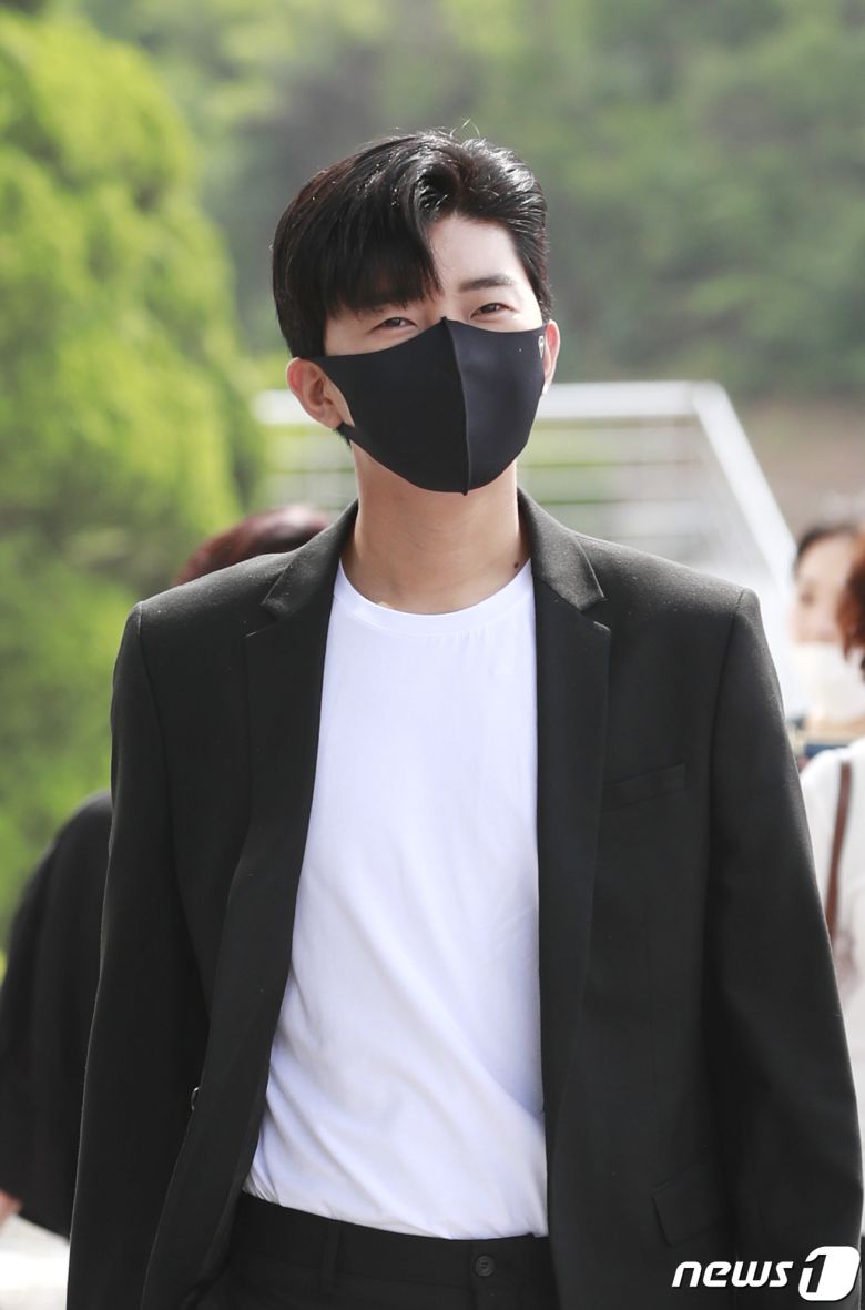 ‘미스터트롯’ 임영웅이 5일 오전 경기도 남양주 경복대학교 남양주 캠퍼스에서 열리는 경복대학교 우당대상 수여식 행사에 참석하고 있다. 2020.6.5/뉴스1 © News1