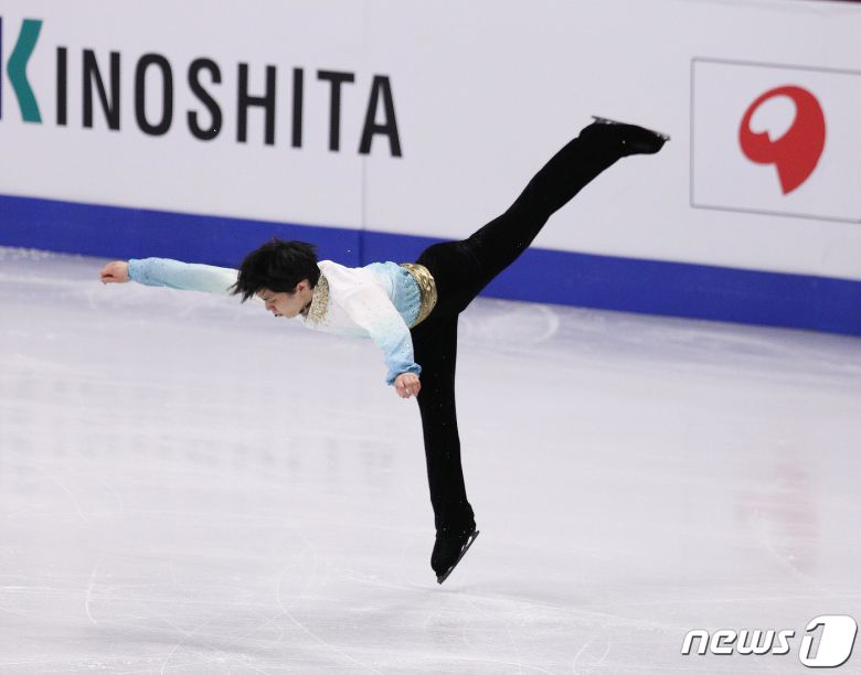 하뉴 유즈루(일본)가 7일 서울 목동 아이스링크에서 열린 2020국제빙상경기연맹(ISU) 4대륙 피겨선수권대회에서 남자 싱글 쇼트 프로그램을 선보이고 있다. 2020.2.7/뉴스1 © News1 신웅수 기자