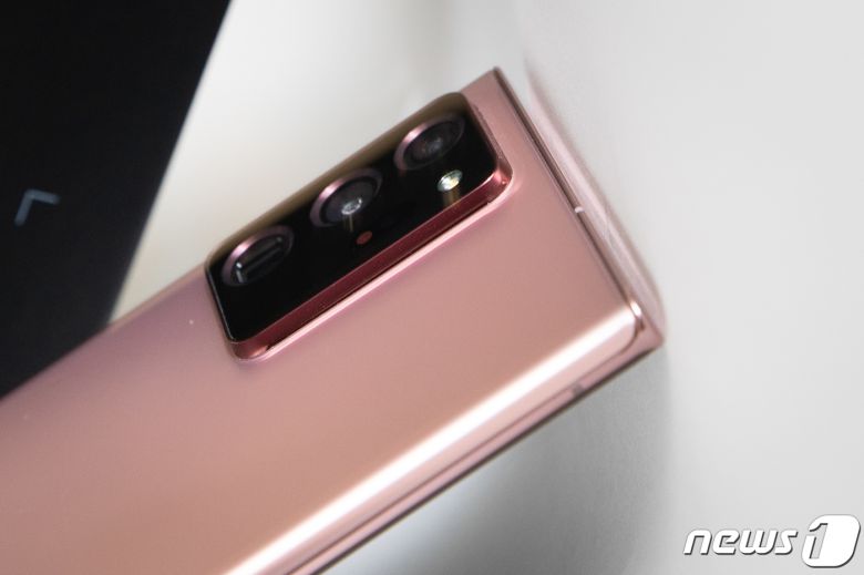 삼성전자가 5일 온라인 '삼성 갤럭시 언팩 2020' 행사에서 공개한 '갤럭시 노트20 울트라' 미스틱 브론즈 모델. 2020.8.5/뉴스1 © News1 유승관 기자