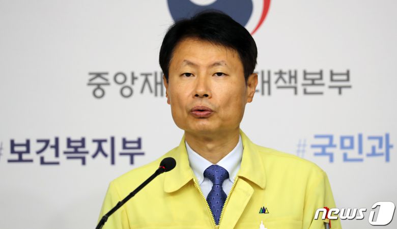김강립 보건복지부 차관이 5일 정부세종청사 보건복지부 브리핑실에서 코로나19 중대본 브리핑을 하고 있다. 2020.8.5/뉴스1 © News1 장수영 기자