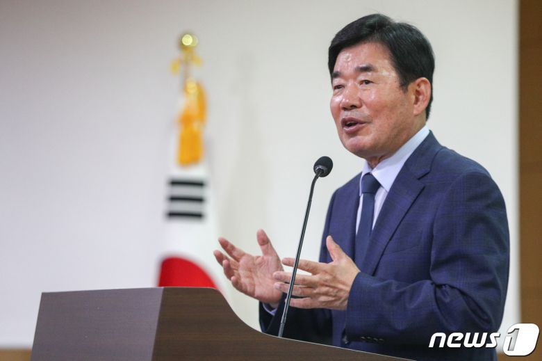 김진표 더불어민주당 의원이 20일 오후 서울 여의도 국회 의원회관에서 열린 '언택트 시대 원격고등교육 발전에 대한 국회토론회'에서 발언을 하고 있다. 2020.7.20/뉴스1 © News1 성동훈 기자