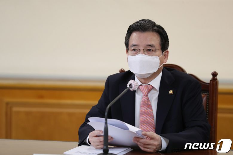 김용범 기획재정부 1차관이 1일 오전 서울 중구 은행회관에서 열린 거시경제 금융회의에서 모두발언을 하고 있다. 2020.9.1/뉴스1 © News1 안은나 기자