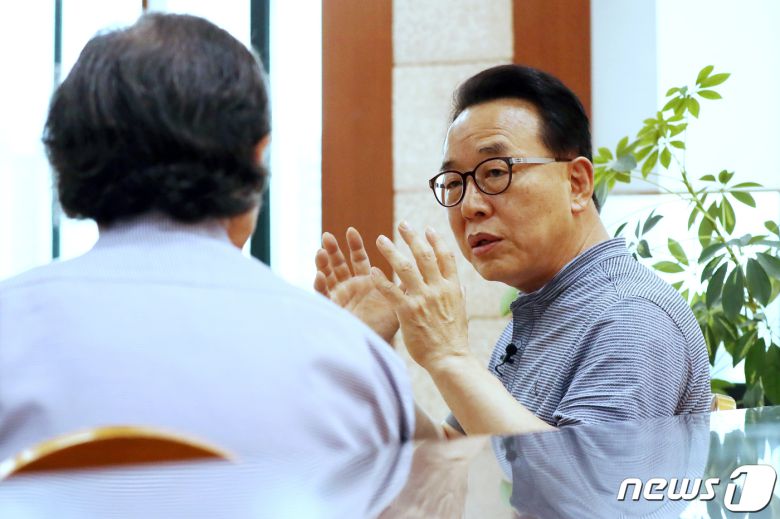 '코로나19 이후의 미래'의 저자 이경상 카이스트(KAIST) 문술미래전략대학원 교수가 2일 서울 동대문구 KAIST 서울캠퍼스에서 뉴스1과 인터뷰를 하고 있다. 2020.9.2/뉴스1 © News1 민경석 기자