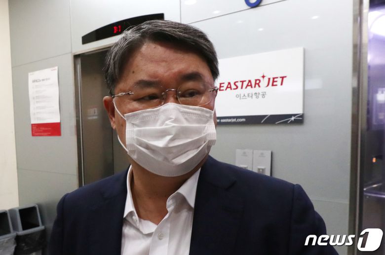 최종구 이스타항공 대표이사가 9일 오전 서울 강서구 이스타항공 본사에서 열린 임시주주총회에 참석하고 있다. 이날 주총은 제주항공이 계약 해지를 통보하기 전에 소집된 것이라고 이스타항공 측은 밝혔다. 2020.9.9/뉴스1 © News1 안은나 기자